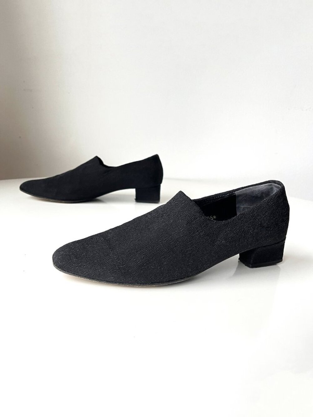 Robert Clergerie Paris Minimal Black Fabric Low Kitten Heeled Pumps Shoes 7.5